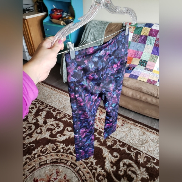 NWOT hit! Floral high waist Avia work out leggings - Picture 10 of 14